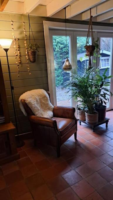 Comfortable Chalet In A Unique Location In Forest Essen Bagian luar foto