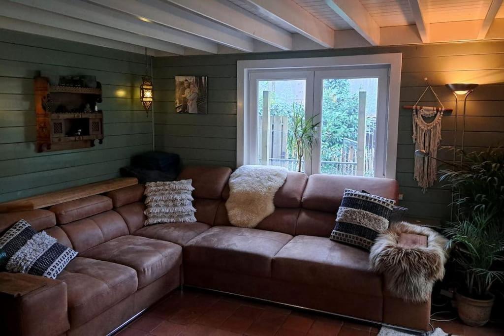 Comfortable Chalet In A Unique Location In Forest Essen Bagian luar foto